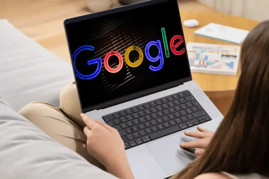 Imagem criada com IA representado uma mulher trabalhando em casa com as melhores ferramentas do Google para seu blog